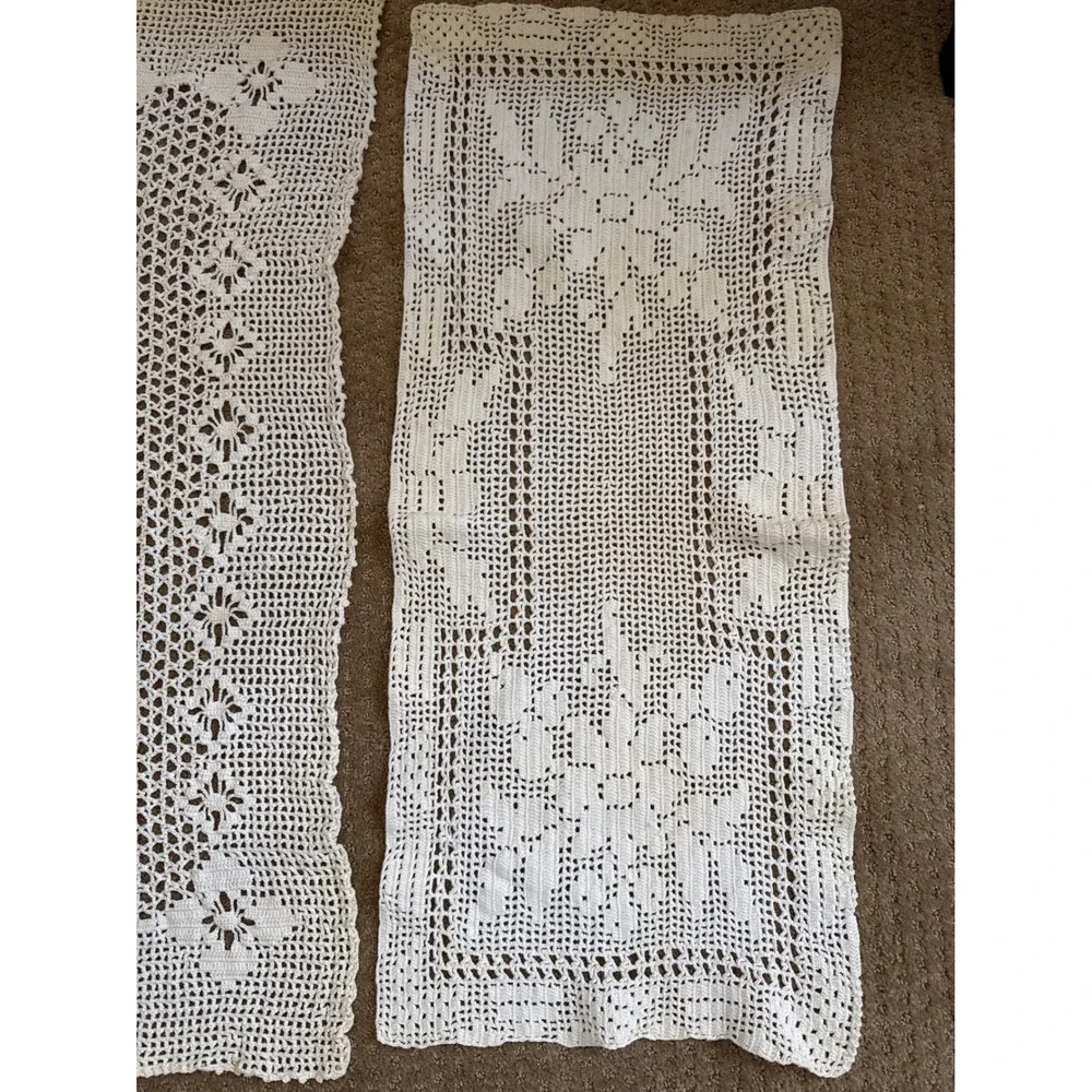 Vintage White Hand Crochet Lace Table Runner and Doily Lot 5pc Floral Victorian